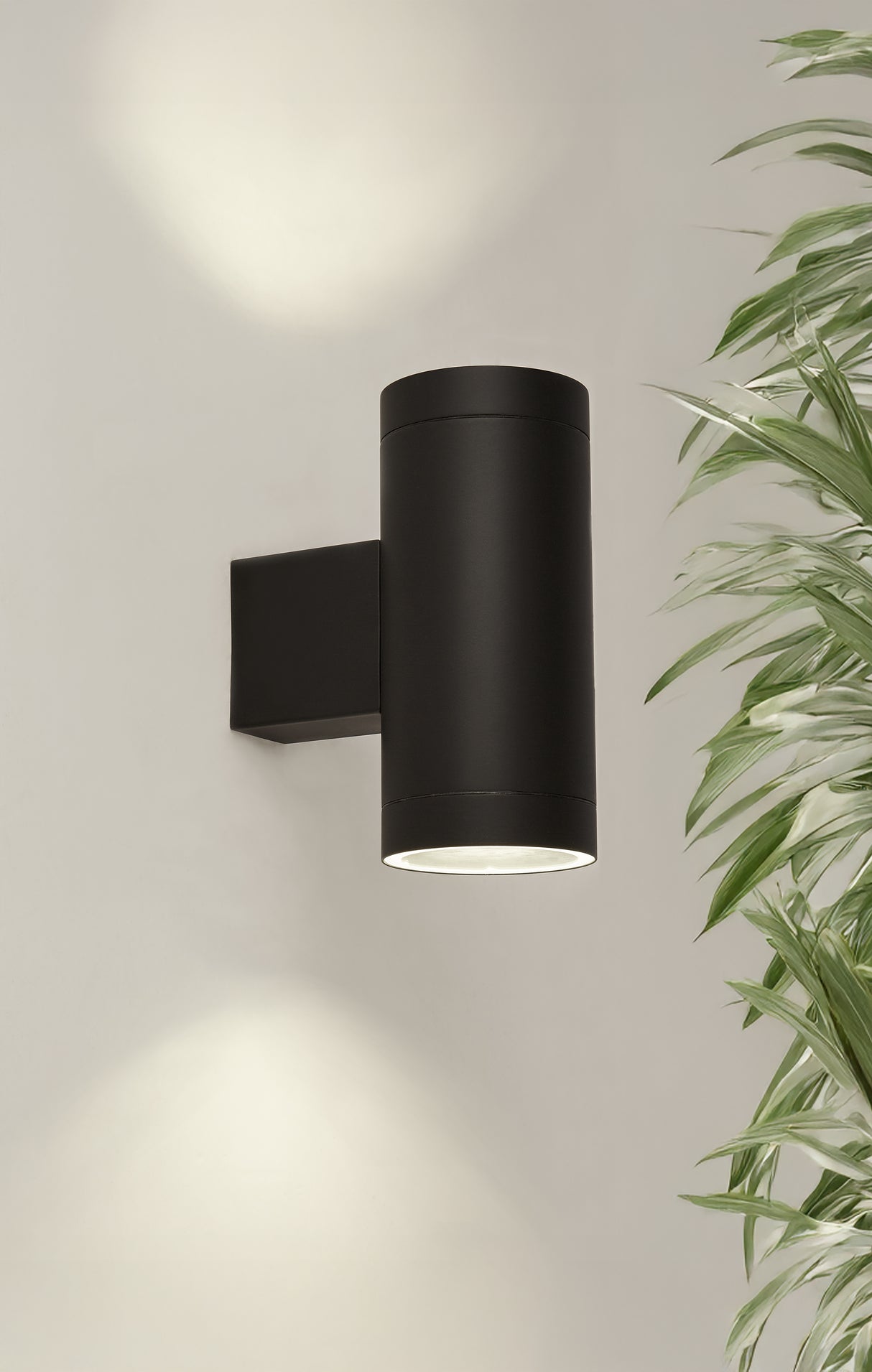 Searchlight Electric Rochester Outdoor 2Lt Wall Light - Black Metal & Glass 19082BK