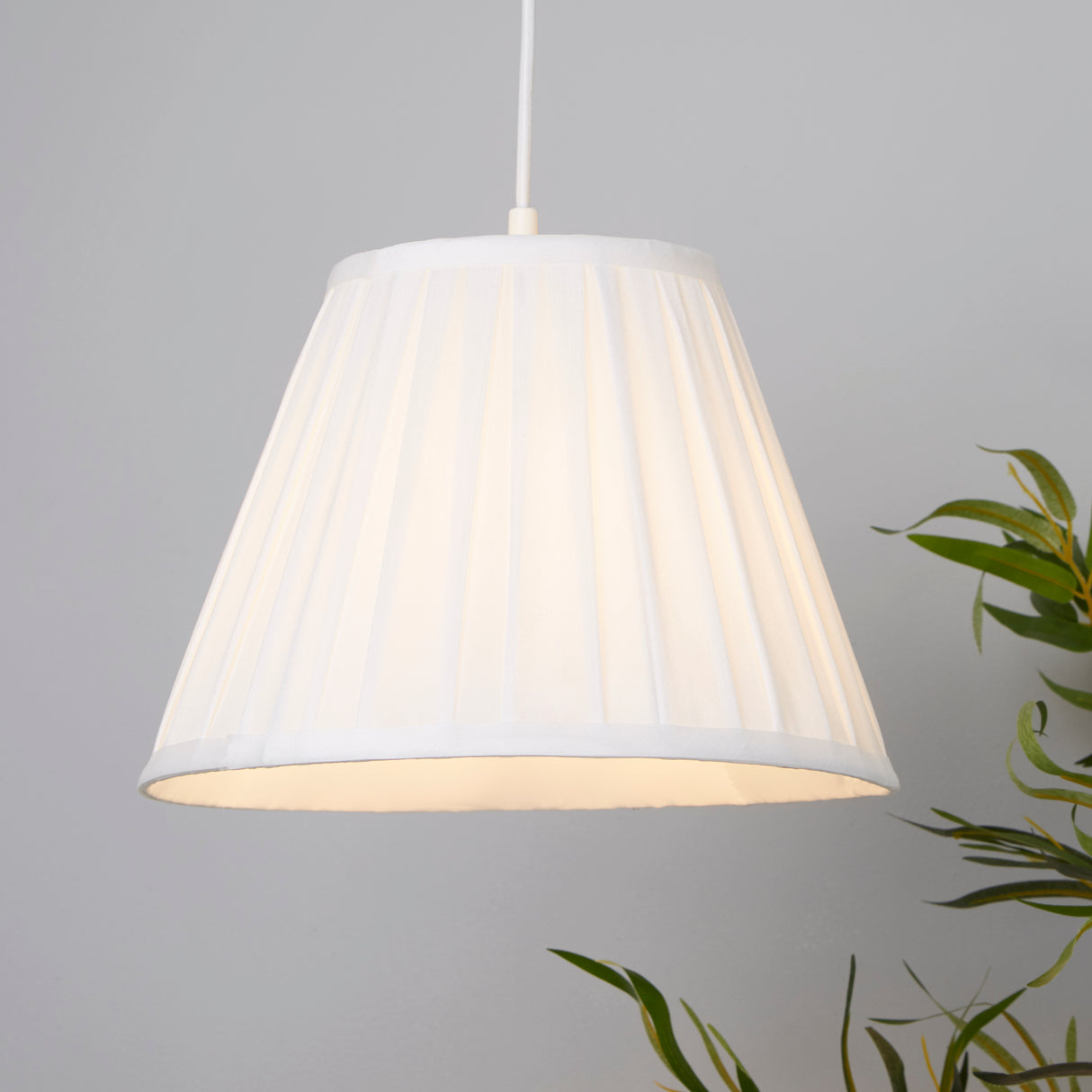 Searchlight Electric Raye Taper Pleat Silk Shade 30Cm White SO701935