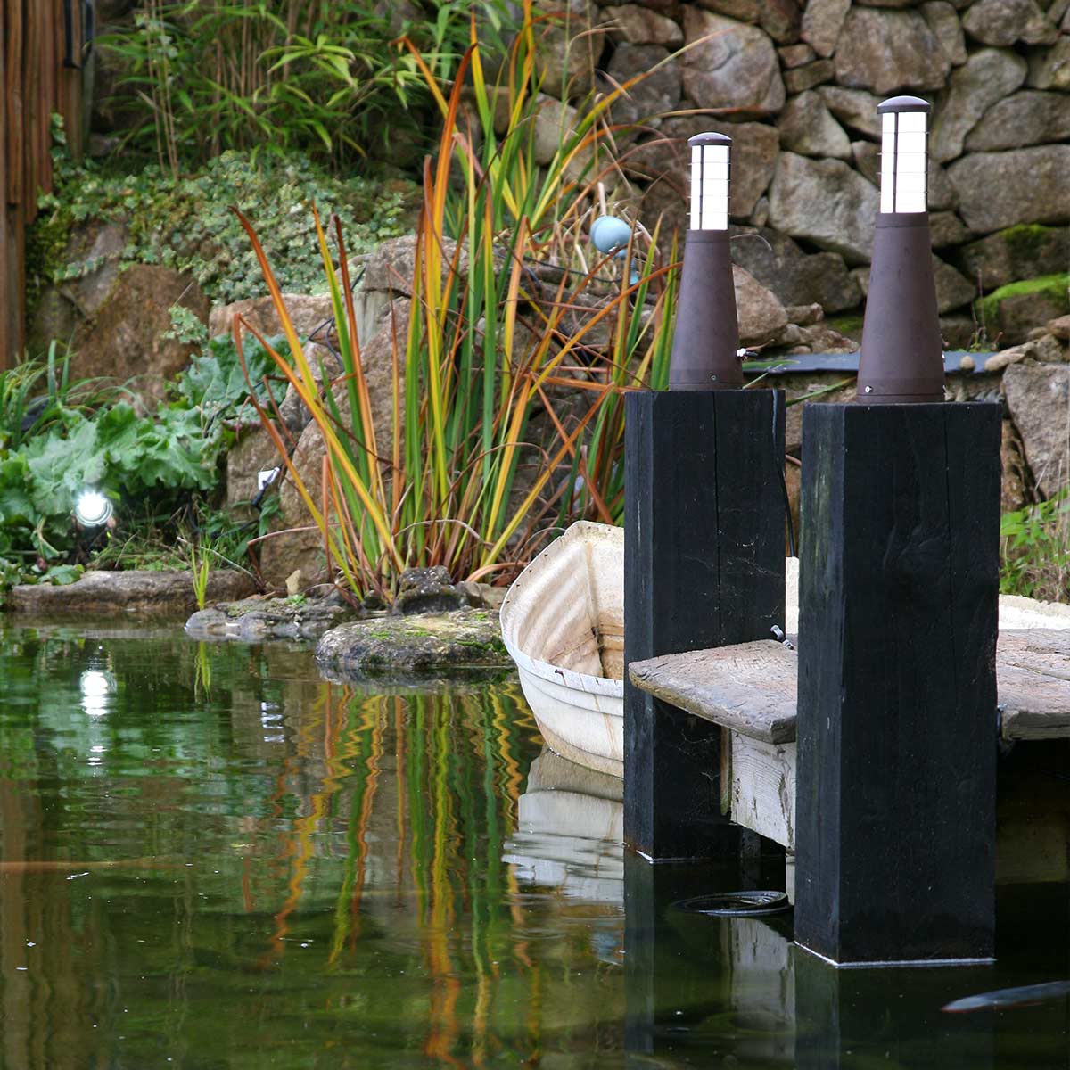 Garden Zone Bollard from the Beta range. Beta Aluminium Plain Bollard - Iron Product Code = GZ-BETA8