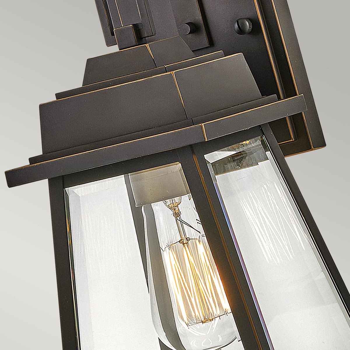 Hinkley Outdoor Wall Light from the Bainbridge range. Bainbridge 1 Light Wall Lantern - Small Product Code = HK-BAINBRIDGE-S-OZ