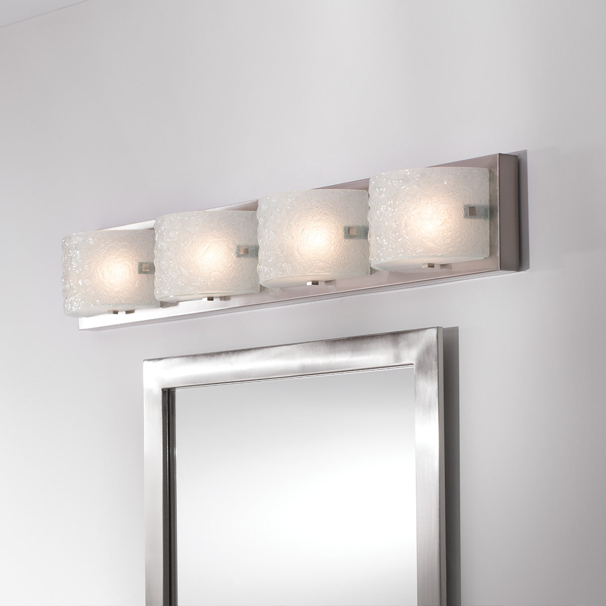 Hinkley Wall Light from the Daphne range. Daphne 4 Light Wall Light Product Code = HK-DAPHNE4-BATH