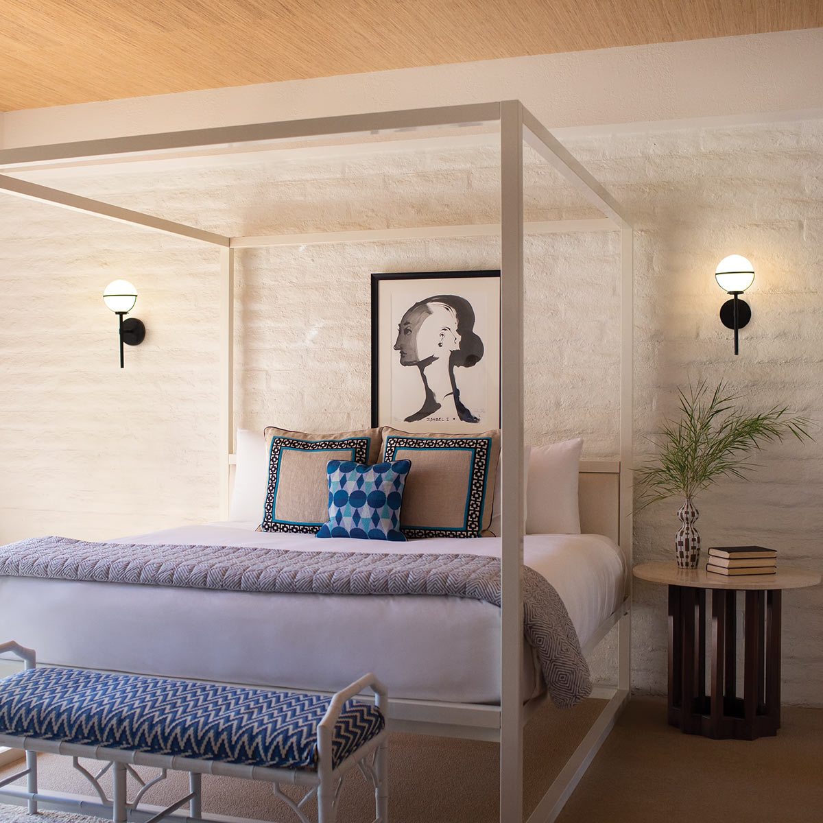 Hinkley Wall Light from the Hollis range. Hollis 1 Light Wall Light Product Code = HK-HOLLIS1-O-BK-BATH