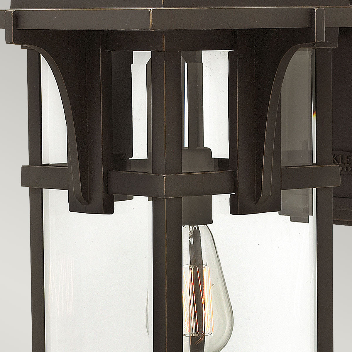 Hinkley Outdoor Wall Light from the Manhattan range. Manhattan 1 Light Large Wall Lantern Product Code = HK-MANHATTAN2-L