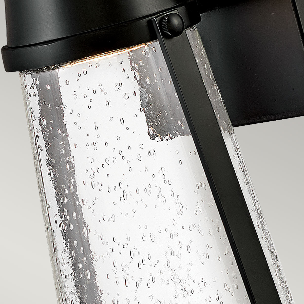 Hinkley Outdoor Wall Light from the Miles range. Miles 1 Light Wall Lantern Product Code = HK-MILES-BK