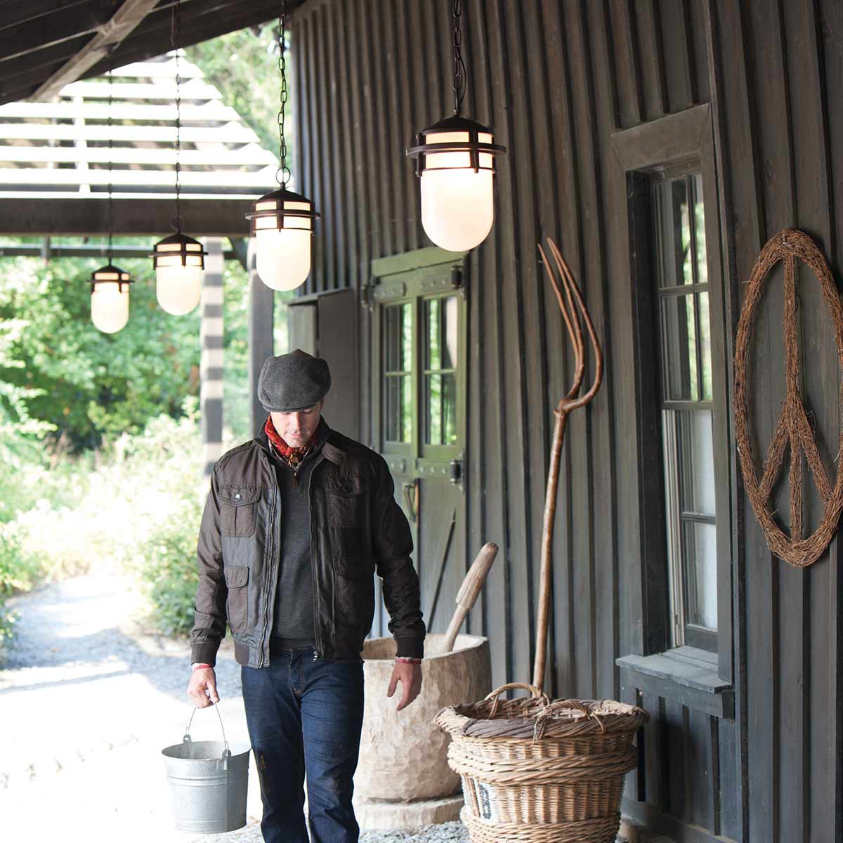 Hinkley Outdoor Hanging from the Reef range. Reef 1 Light Chain Lantern Victorian Bronze Product Code = HK-REEF8-VZ