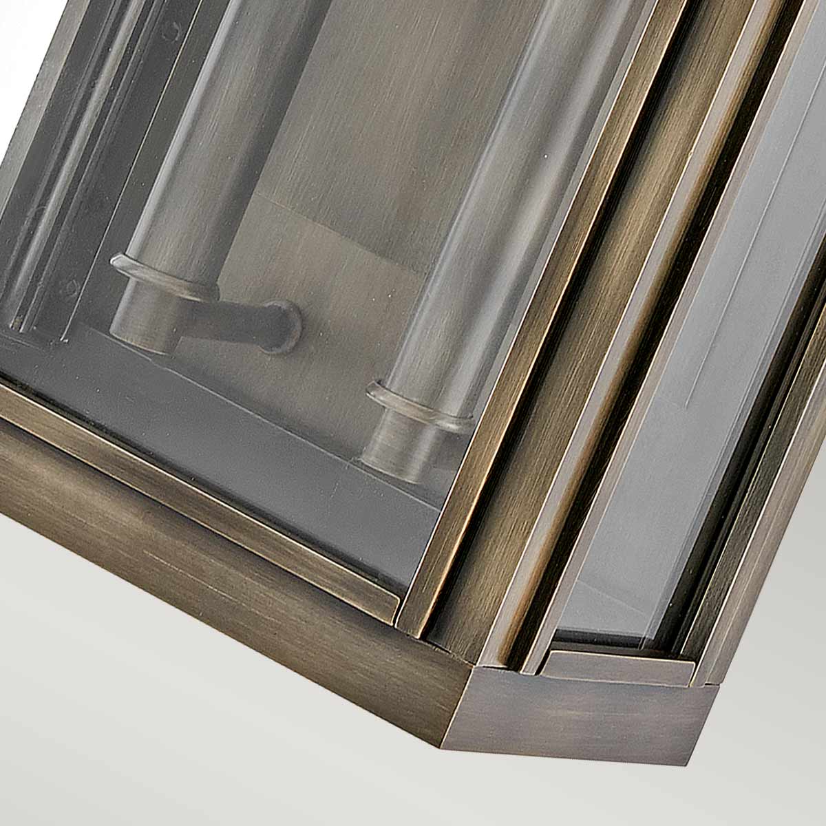 Hinkley Outdoor Wall Light from the Sag Harbor range. Sag Harbor 2 Light Medium Wall Lantern Product Code = HK-SAG-HARBOR-M-BU