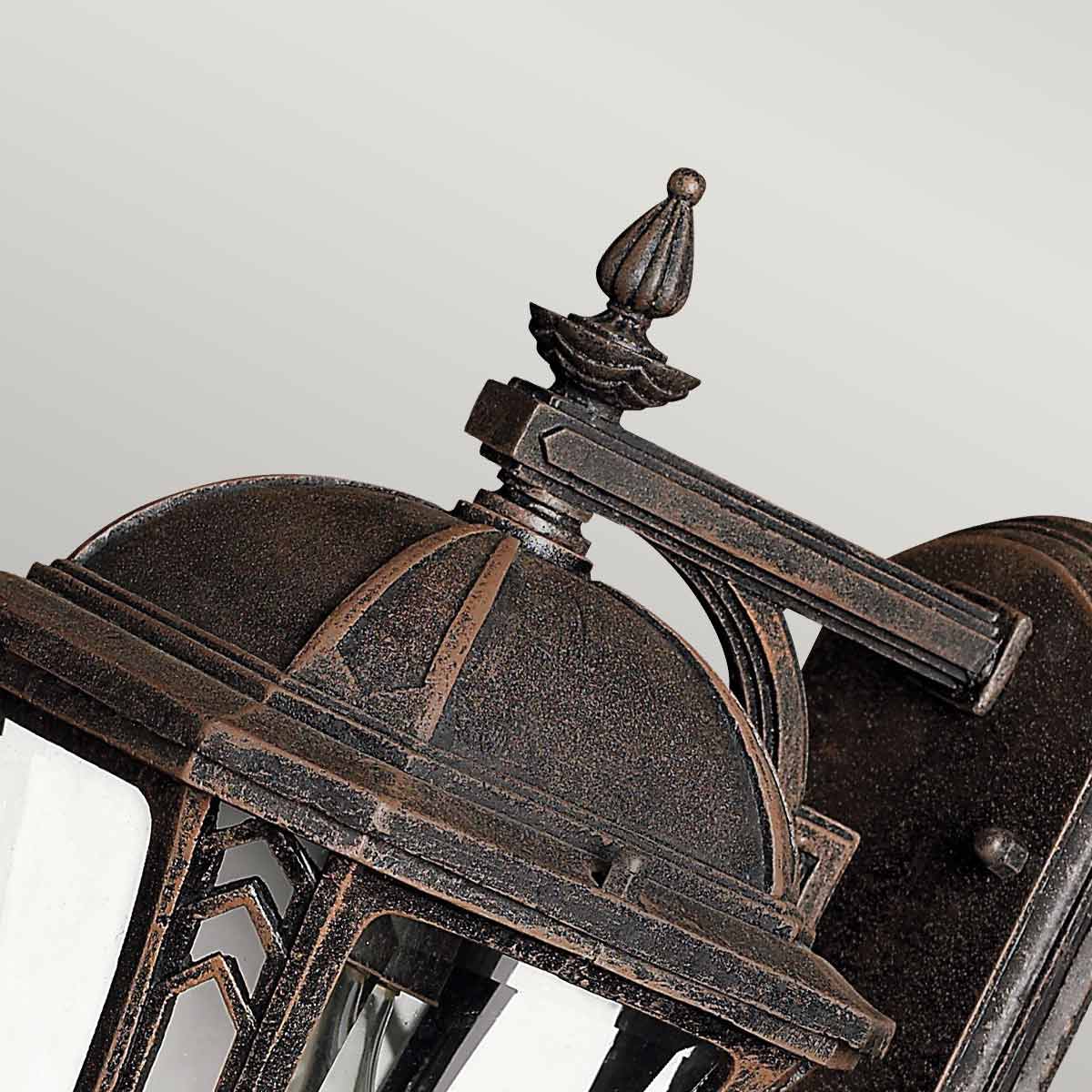 Hinkley Outdoor Wall Light from the Wabash range. Wabash 1 Light Small Wall Lantern Product Code = HK-WABASH2-S