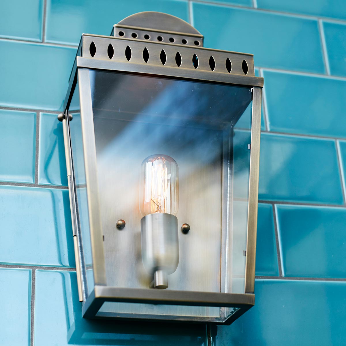 Elstead Lighting Outdoor Wall Light from the Mansion House range. Mansion House 1 Light Wall Lantern Product Code = MANSION-HOUSE-PN