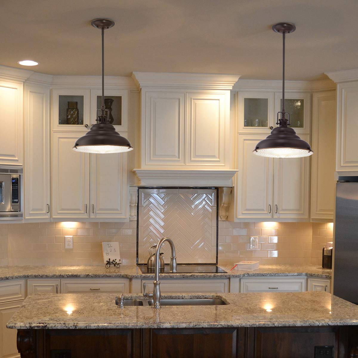 Quoizel Pendant from the East Vale range. East Vale 1 Light Large Pendant Product Code = QZ-EASTVALE-P-M