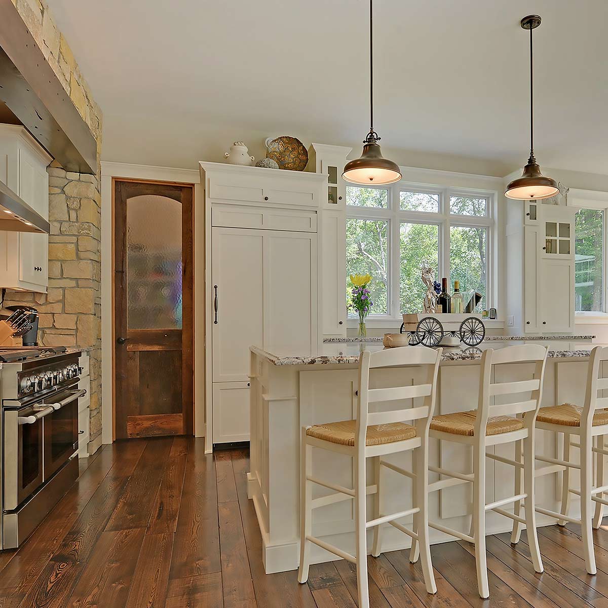 Quoizel Pendant from the Emery range. Emery 1 Light Medium Pendant Product Code = QZ-EMERY-P-M-WS