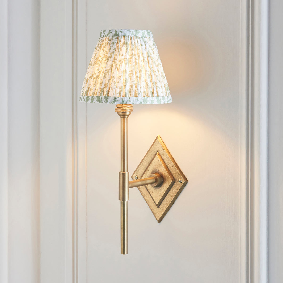 Endon Lighting Diamond Tall & Leaf 16cm 114133 Diamond Tall & Leaf 16cm Wall Light