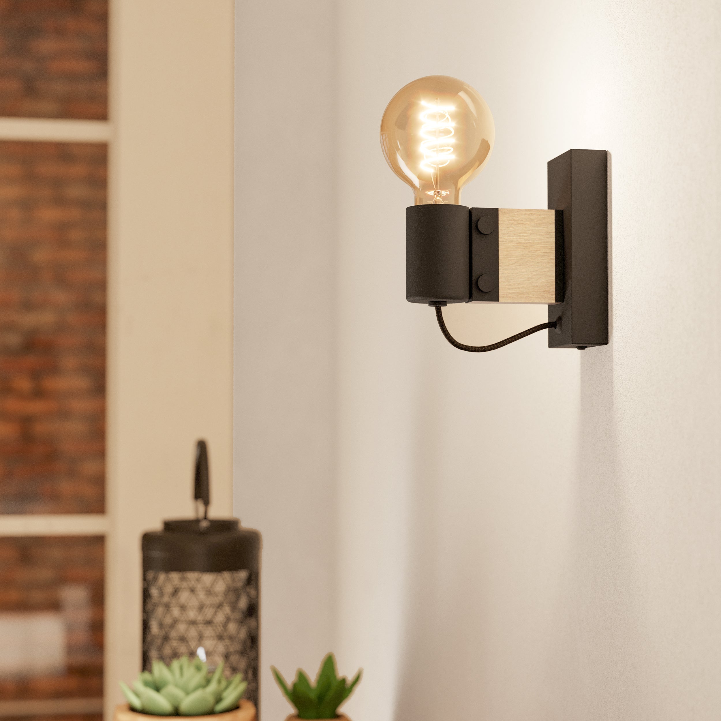 Eglo EU Marywell Single Pendant – Vintage Black Steel & Wood Design, E27 Fitting