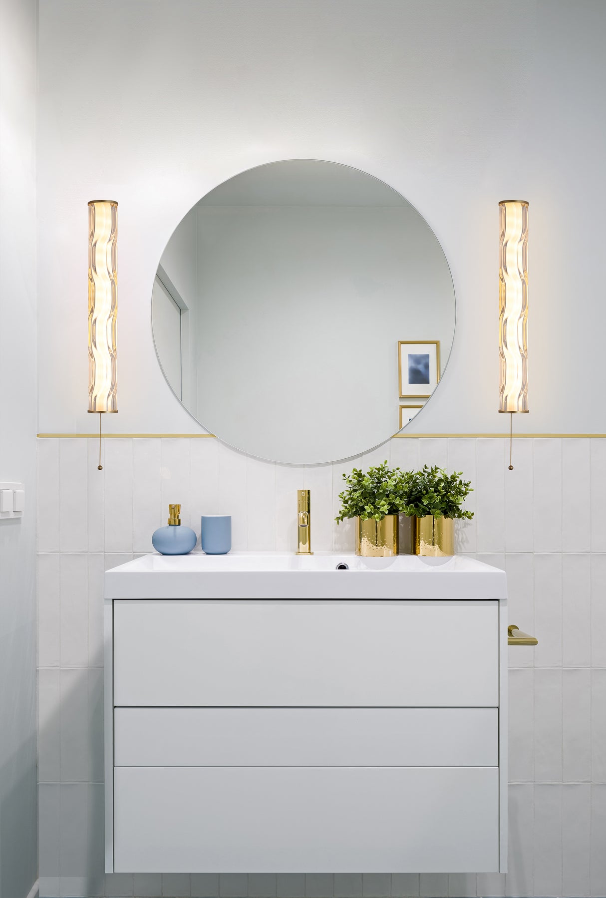 Searchlight Electric Vibrate LED Wall Light, Matt Gold with Glass 66311-1GO