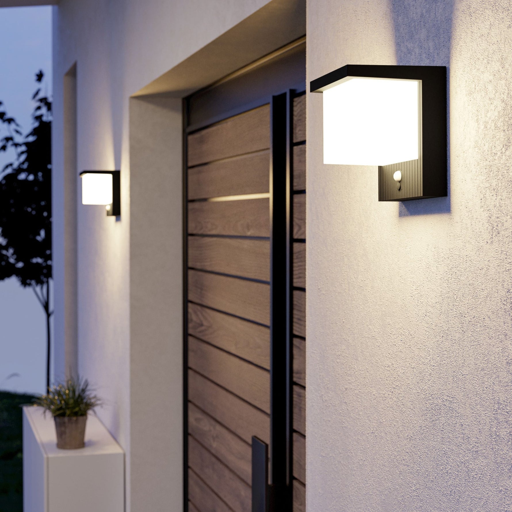 Eglo EU FRIGENTO Solar Wall Light – Auburn Aluminium, Motion Sensor, Warm White, IP44 Outdoor Lighting