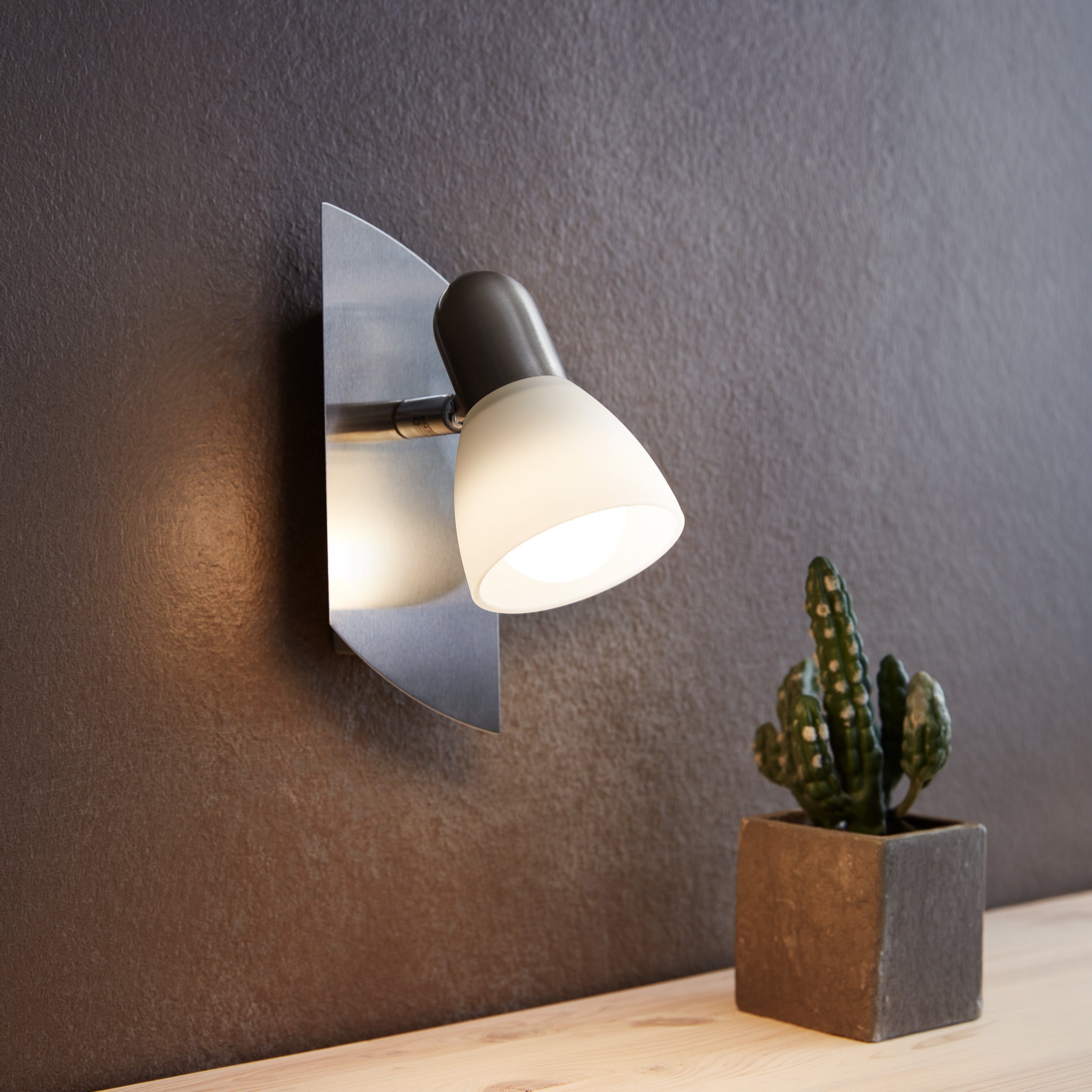 Eglo EU DESELLA?1 Outdoor LED Wall Light – Anthracite Cast Aluminium, Warm White, IP55 Exterior Lighting