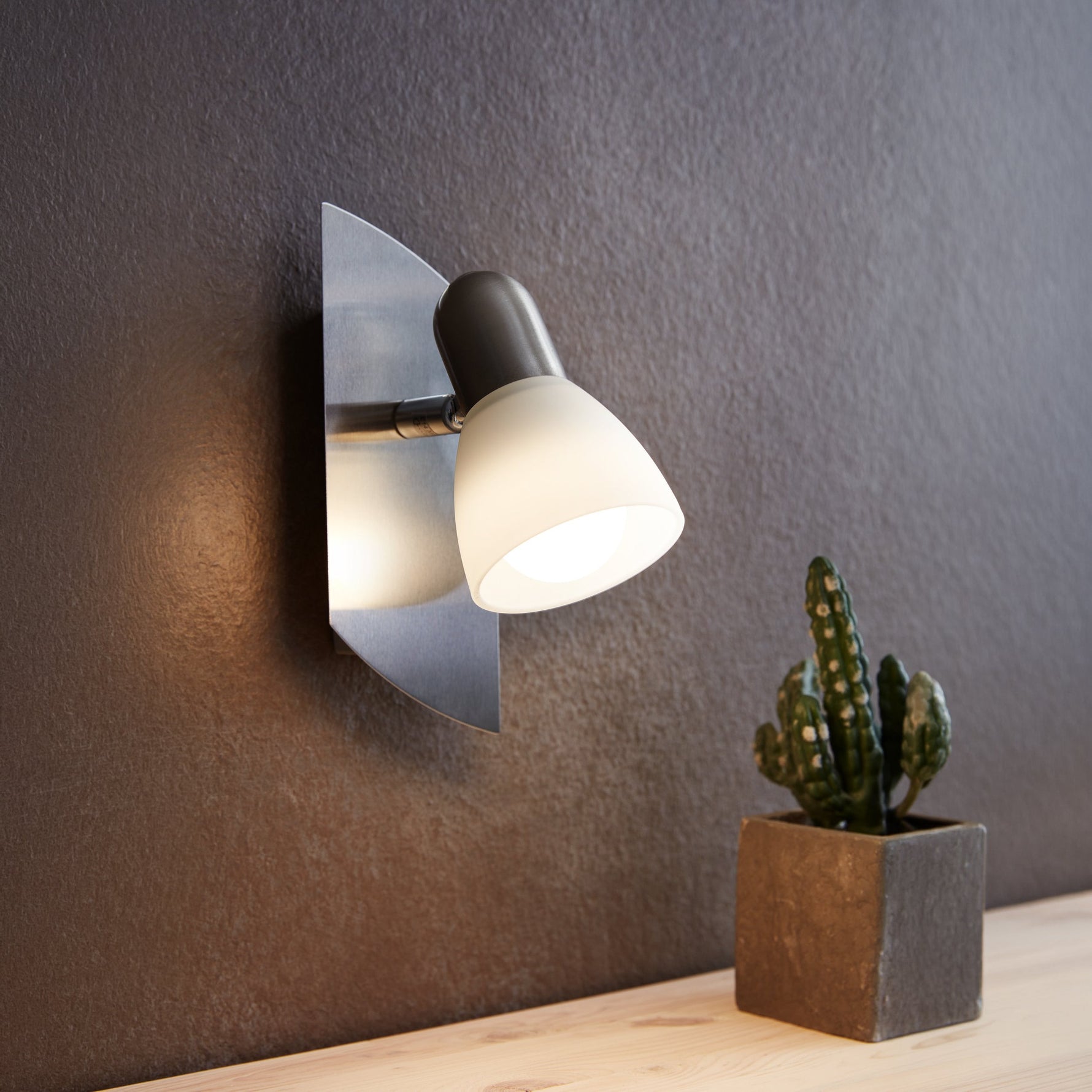 Eglo EU DESELLA?1 Outdoor LED Wall Light – Anthracite Cast Aluminium, Warm White, IP55 Exterior Lighting