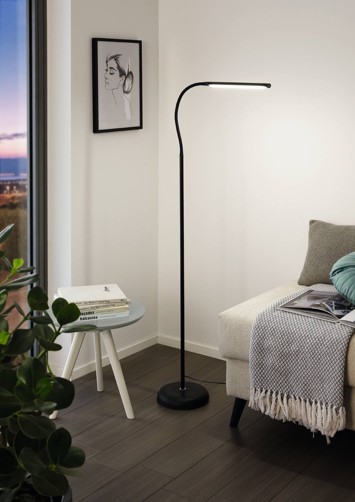 Eglo EU LAROA LED Floor Lamp – Black Office Floor Light, Touch Dimmer, 600?lm, Modern Indoor Lighting
