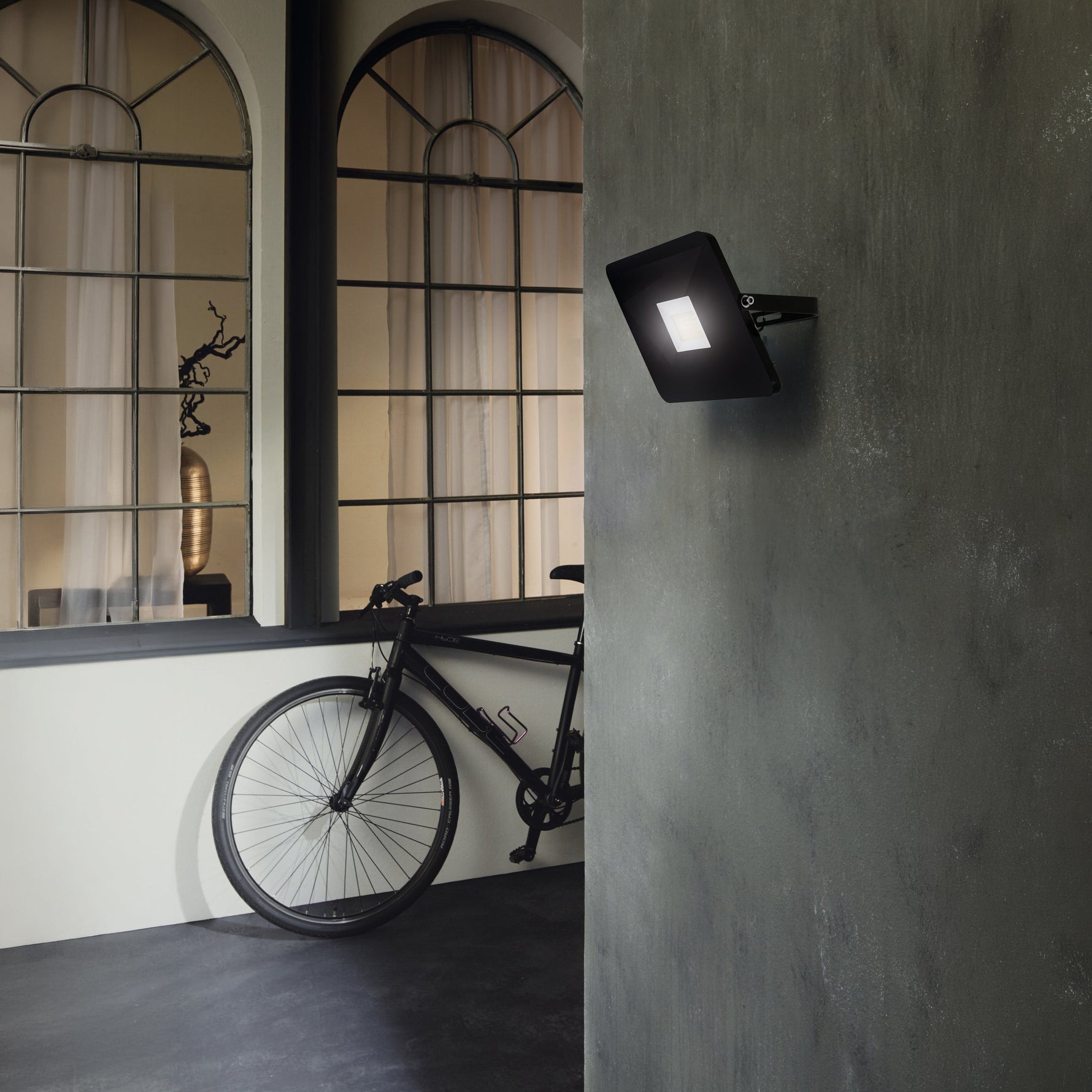 Eglo EU CASABAS Solar LED Floodlight – Black, Motion Sensor, Cold White, IP44 Outdoor Lighting