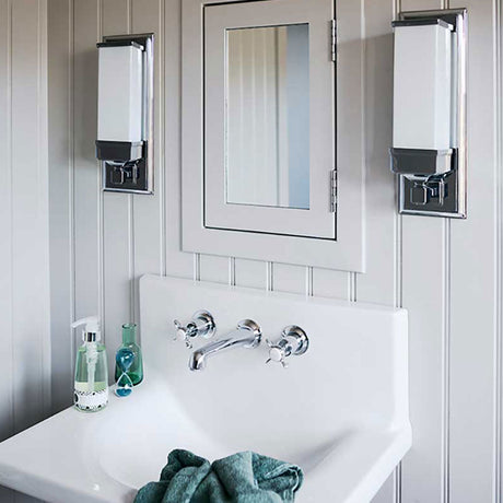 Elstead Lighting Wall Light from the Cambridge range. Cambridge 1 Light Wall Light Product Code = BATH-CM1