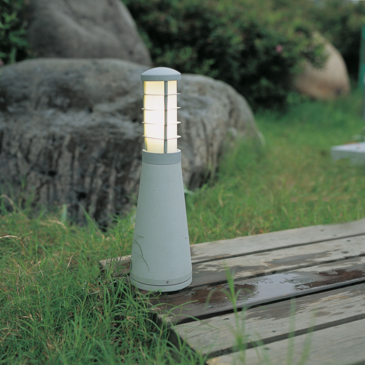 Garden Zone Bollard from the Beta range. Beta Aluminium 4-Ring Bollard - Silver Product Code = GZ-BETA5
