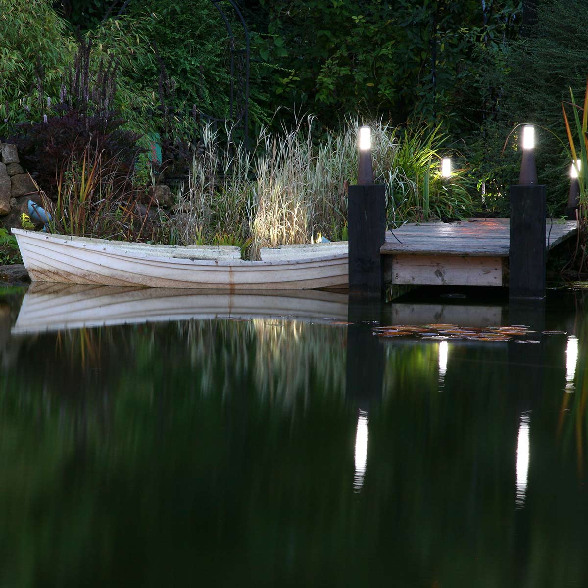 Garden Zone Bollard from the Beta range. Beta Aluminium Plain Bollard - Iron Product Code = GZ-BETA8