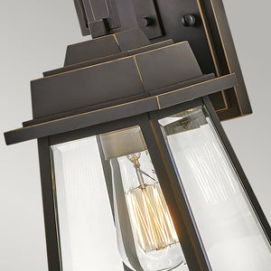 Hinkley Outdoor Wall Light from the Bainbridge range. Bainbridge 1 Light Wall Lantern - Small Product Code = HK-BAINBRIDGE-S-OZ