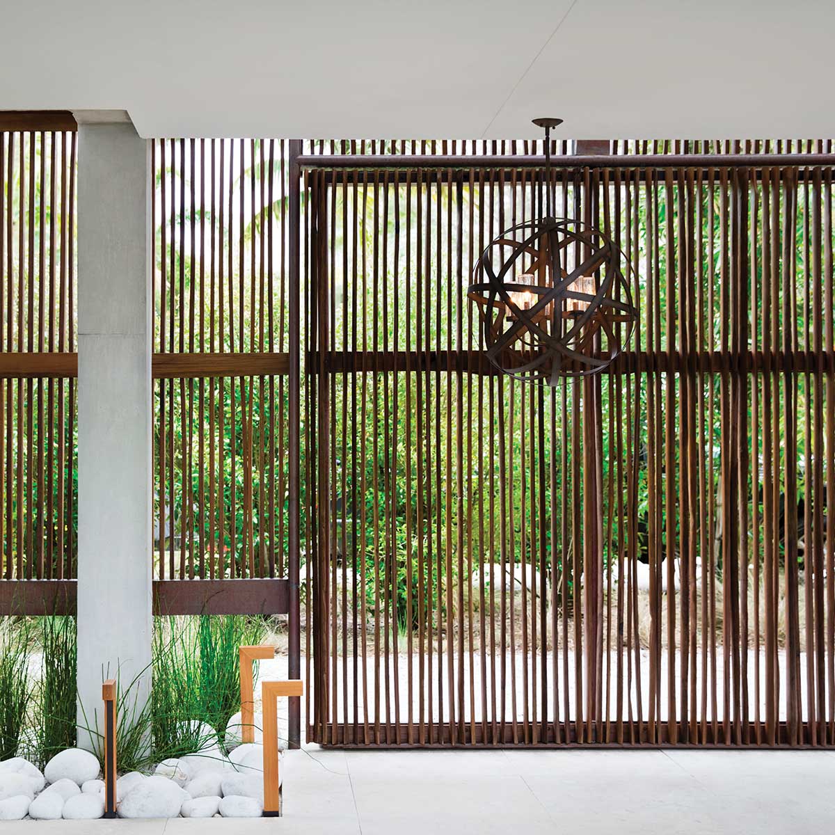 Hinkley Chandelier from the Carson range. Carson 5 Light Outdoor Chandelier Product Code = HK-CARSON-5P