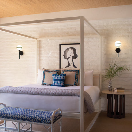 Hinkley Wall Light from the Hollis range. Hollis 1 Light Wall Light Product Code = HK-HOLLIS1-O-BK-BATH