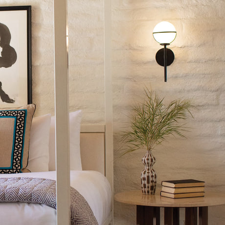 Hinkley Wall Light from the Hollis range. Hollis 1 Light Wall Light Product Code = HK-HOLLIS1-O-BK-BATH