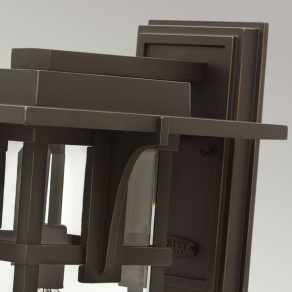 Hinkley Outdoor Wall Light from the Manhattan range. Manhattan 1 Light Large Wall Lantern Product Code = HK-MANHATTAN2-L