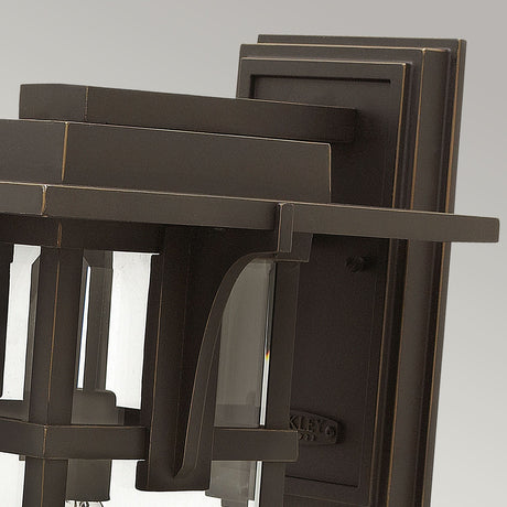 Hinkley Outdoor Wall Light from the Manhattan range. Manhattan 1 Light Large Wall Lantern Product Code = HK-MANHATTAN2-L