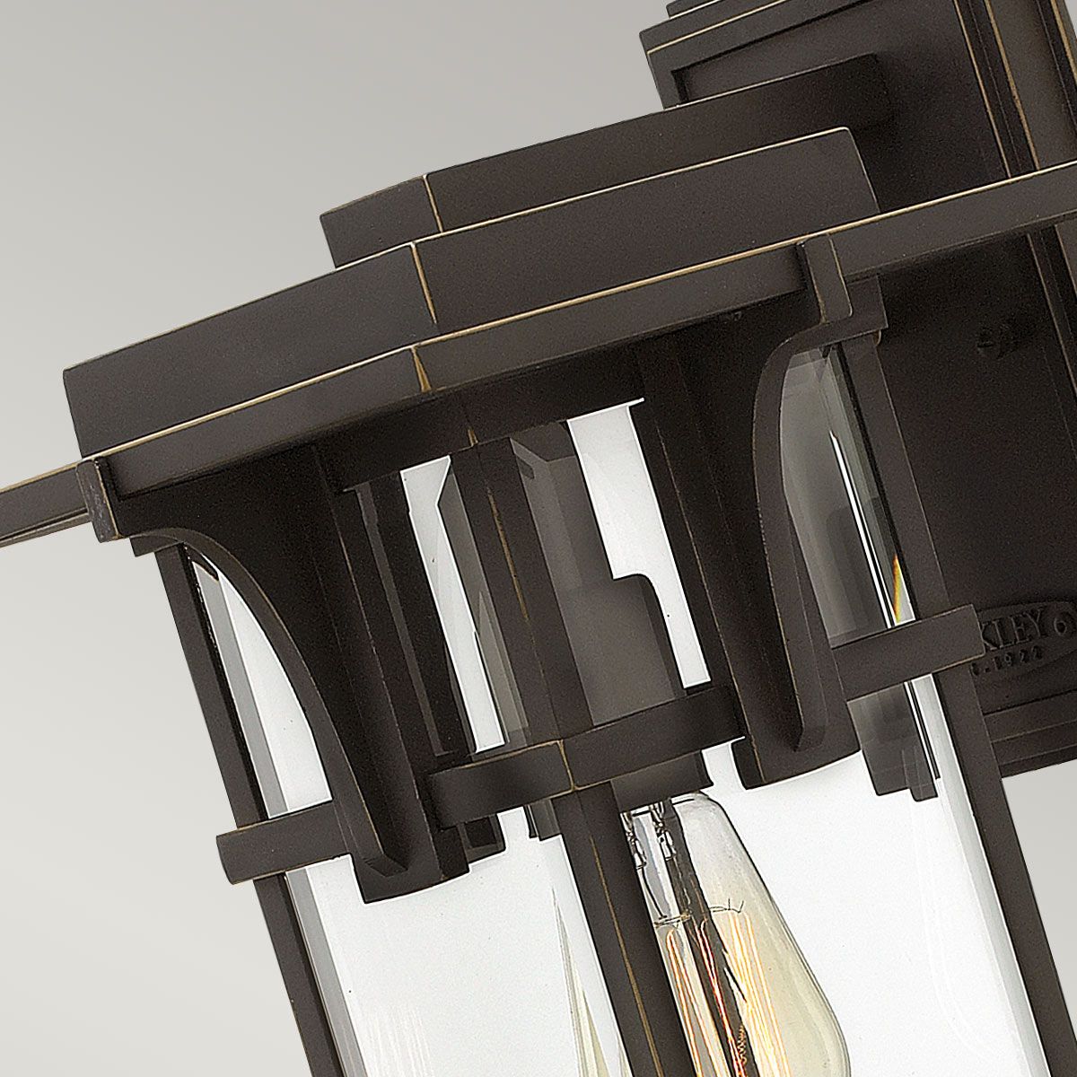Hinkley Outdoor Wall Light from the Manhattan range. Manhattan 1 Light Medium Wall Lantern – SKU HK-MANHATTAN2-M