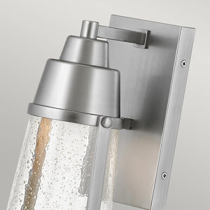 Hinkley Outdoor Wall Light from the Miles range. Miles 1 Light Wall Lantern Product Code = HK-MILES-SI