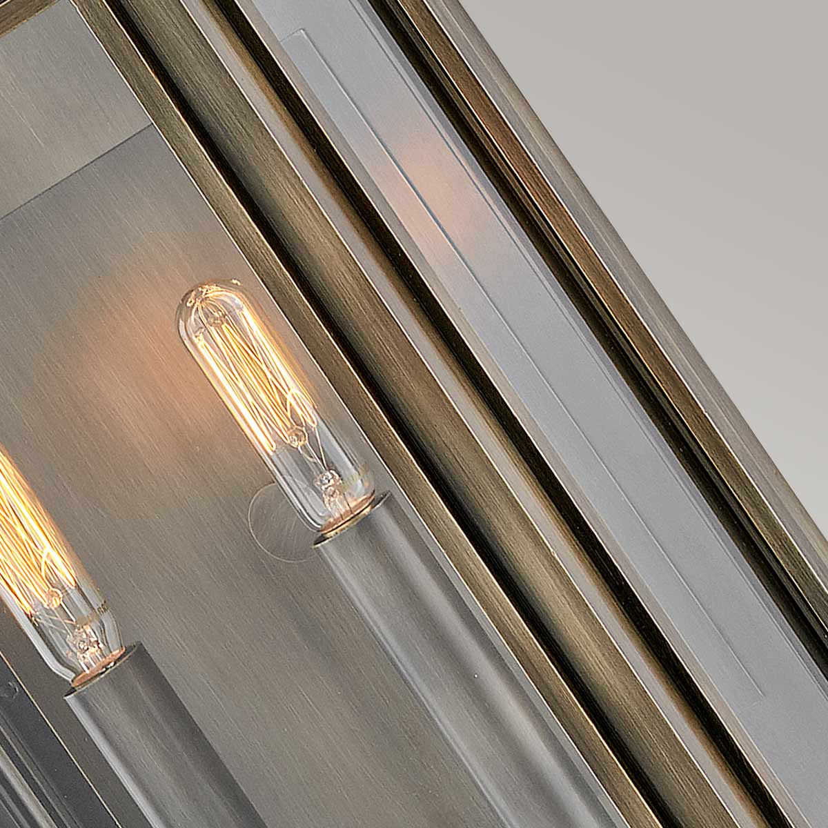 Hinkley Outdoor Wall Light from the Sag Harbor range. Sag Harbor 2 Light Medium Wall Lantern Product Code = HK-SAG-HARBOR-M-BU