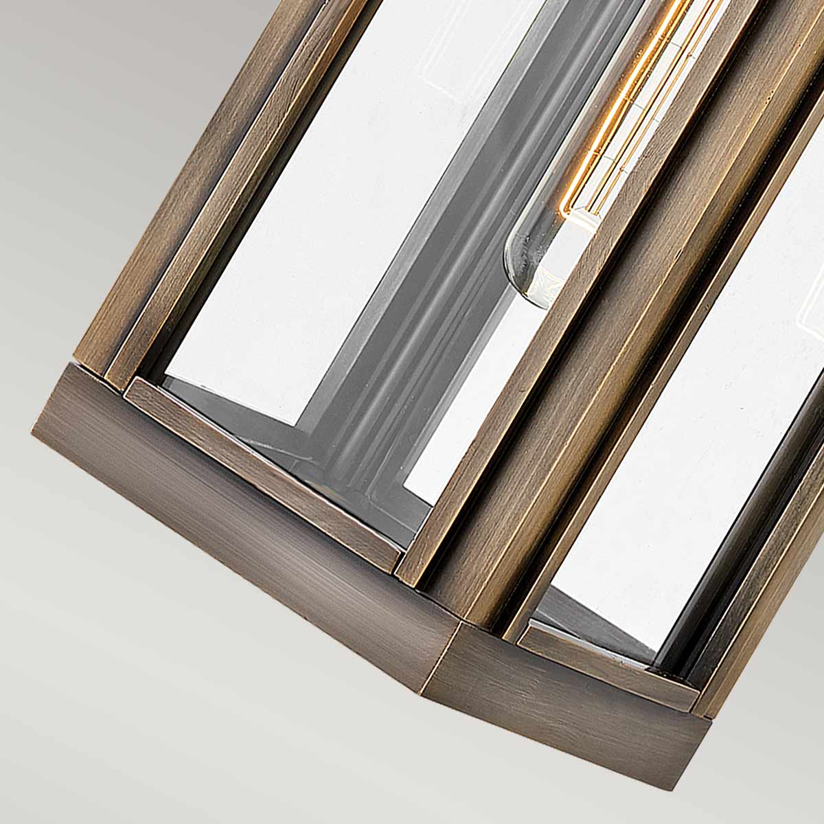 Hinkley Outdoor Wall Light from the Sag Harbor range. Sag Harbor 1 Light Small Wall Lantern Product Code = HK-SAG-HARBOR-S-BU