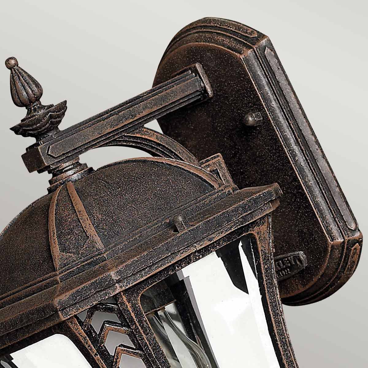 Hinkley Outdoor Wall Light from the Wabash range. Wabash 1 Light Small Wall Lantern Product Code = HK-WABASH2-S