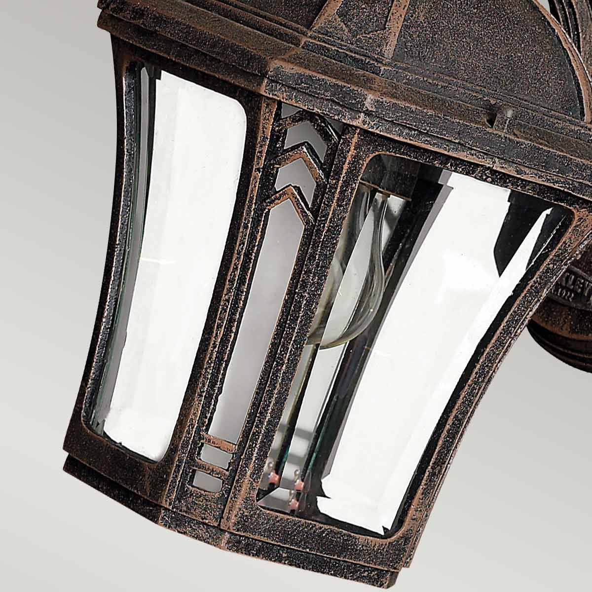 Hinkley Outdoor Wall Light from the Wabash range. Wabash 1 Light Small Wall Lantern Product Code = HK-WABASH2-S