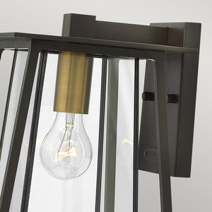 Hinkley Outdoor Wall Light from the Walker range. Walker 1 Light Medium Wall Lantern Product Code = HK-WALKER2-M