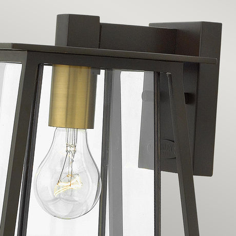 Hinkley Outdoor Wall Light from the Walker range. Walker 1 Light Small Wall Lantern Product Code = HK-WALKER2-S