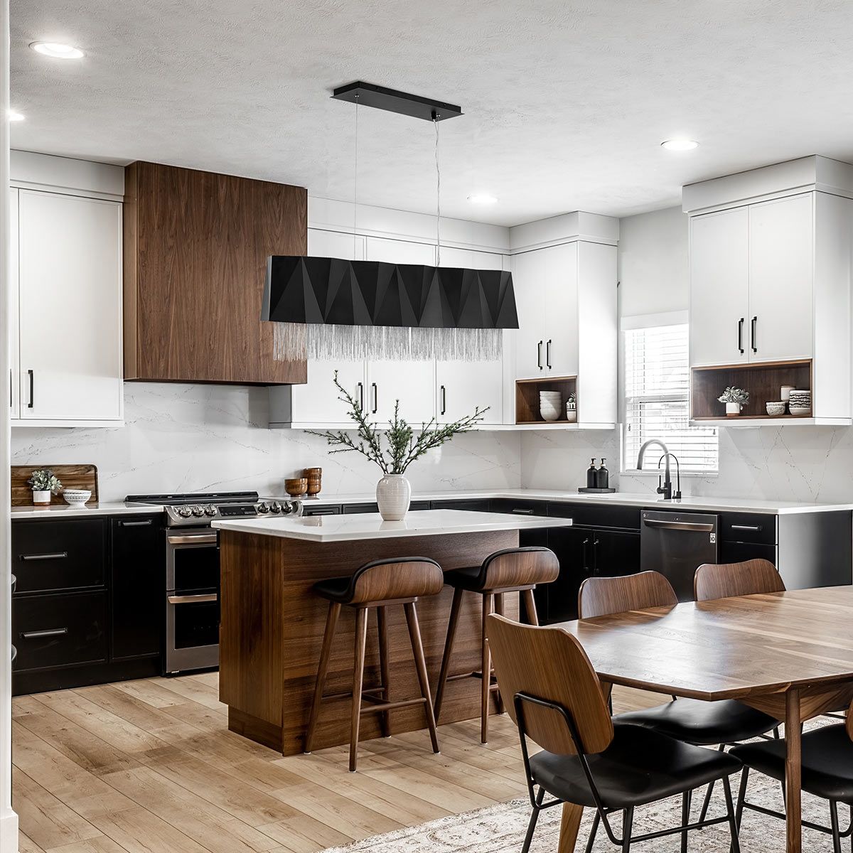 Hinkley/ Fredrick Ramond Pendant from the Zuma range. Zuma 6 Light Pendant – SKU HK-ZUMA-ISLE-SBS