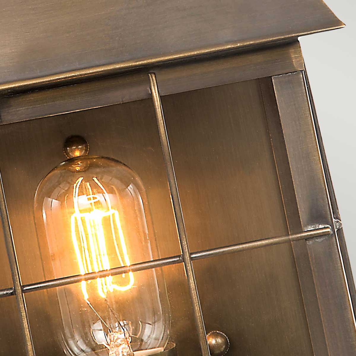 Elstead Lighting Outdoor Wall Light from the Hyde Park range. Hyde Park 1 Light Wall Lantern  Product Code = HYDE-PARK-BR
