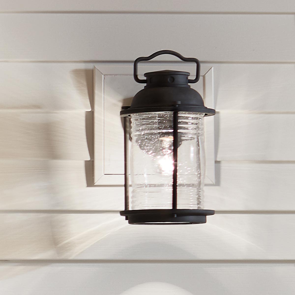 Kichler Outdoor Wall Light from the Ashland Bay range. Ashland Bay 1 Light Medium Wall Lantern Product Code = KL-ASHLANDBAY2-M