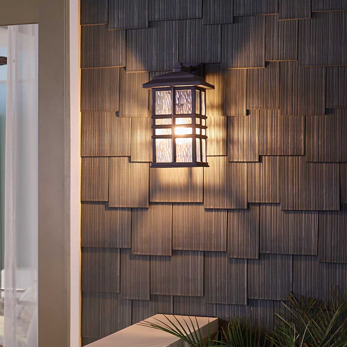 Kichler Outdoor Wall Light from the Beacon Square range. Beacon Square 1 Light Medium Wall Lantern Product Code = KL-BEACON-SQUARE-M-OZ
