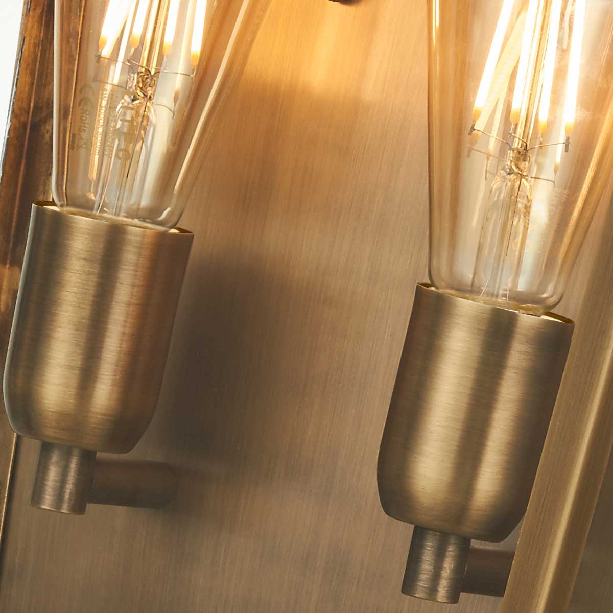 Elstead Lighting Outdoor Wall Light from the Mansion House range. Mansion House 1 Light Large Wall Lantern Product Code = MANSION-HOUSE-L-BR