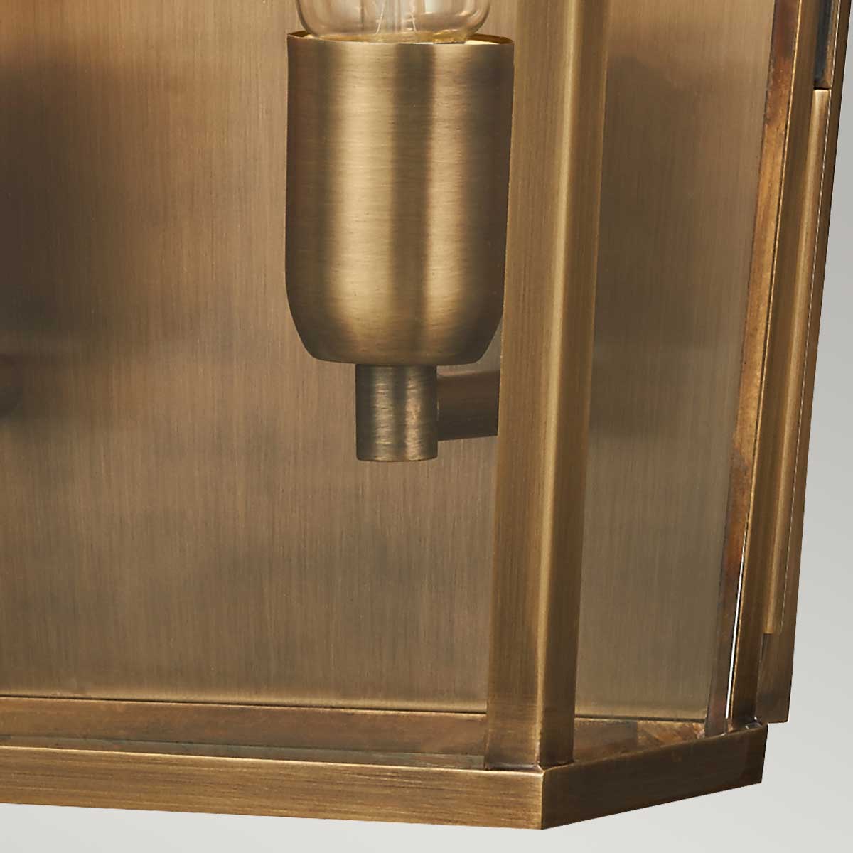 Elstead Lighting Outdoor Wall Light from the Mansion House range. Mansion House 1 Light Large Wall Lantern Product Code = MANSION-HOUSE-L-BR