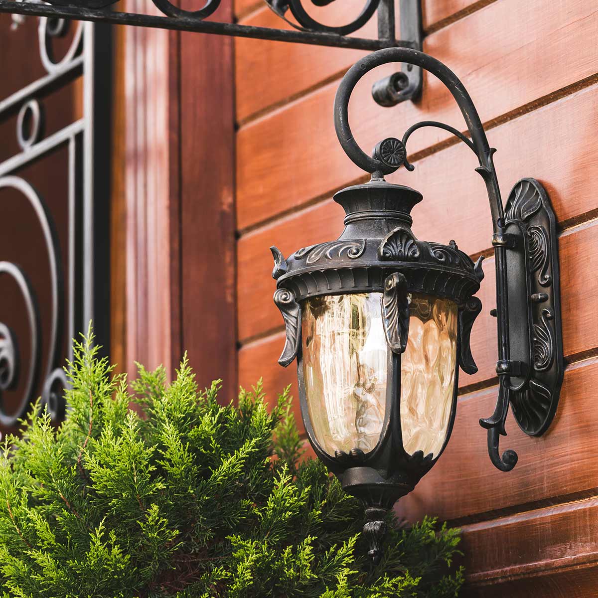 Elstead Lighting Outdoor Wall Light from the Philadelphia range. Philadelphia 1 Light Medium Down Wall Lantern Product Code = PH2-M-OB