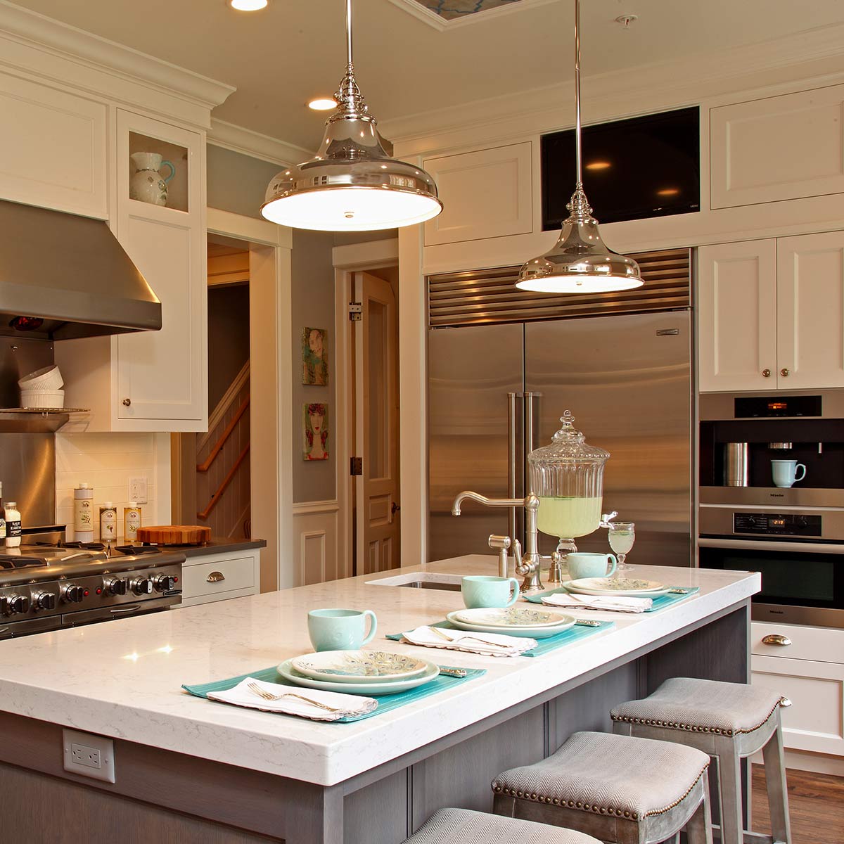 Quoizel Pendant from the Emery range. Emery 1 Light Medium Pendant Product Code = QZ-EMERY-P-M-IS