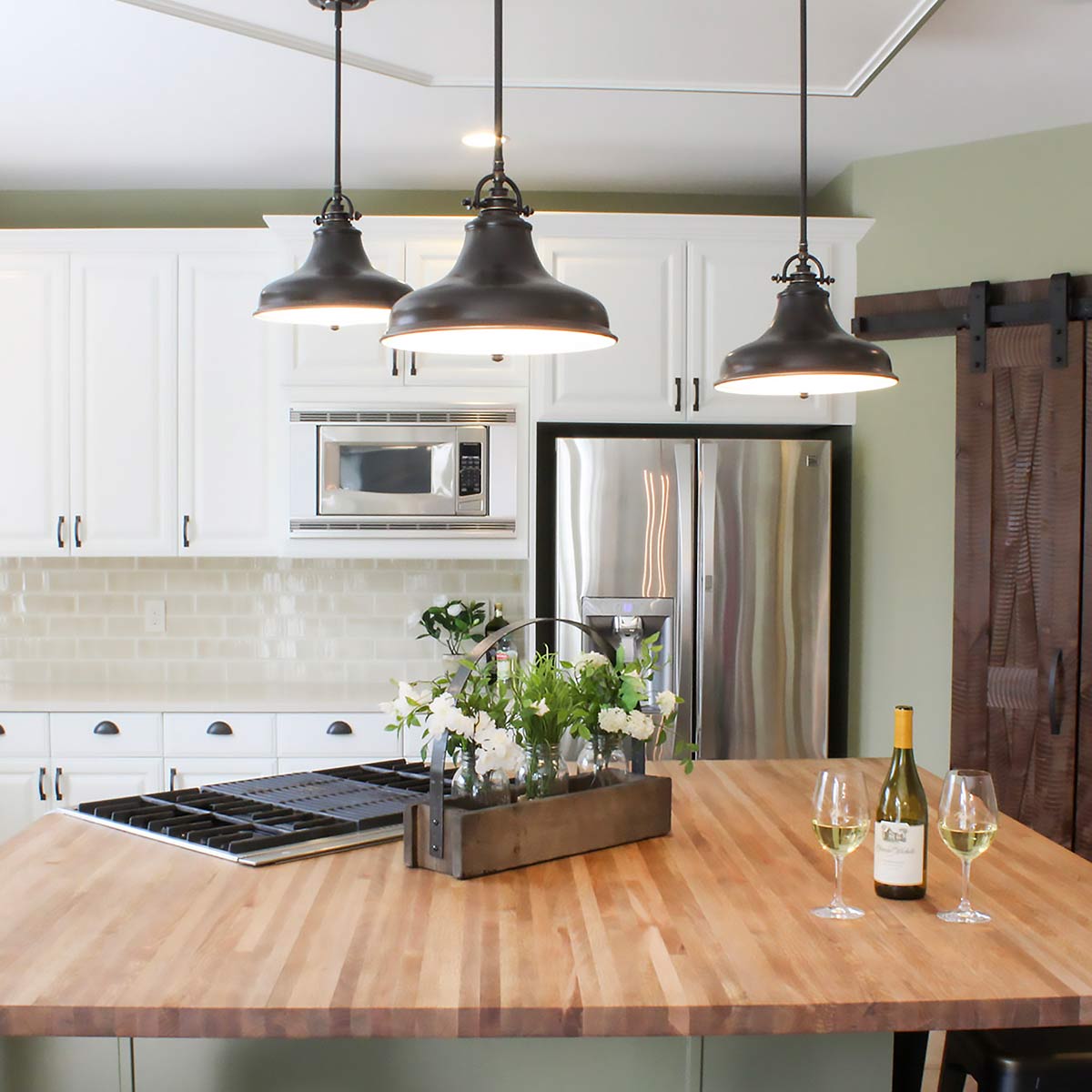 Quoizel Pendant from the Emery range. Emery 1 Light Medium Pendant Product Code = QZ-EMERY-P-M-PN