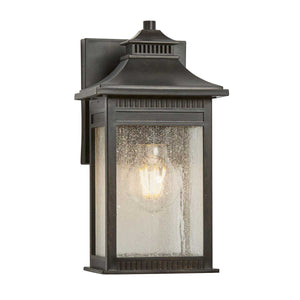 Quoizel Outdoor Wall Light from the Livingston range. Livingston 1 Light Small Wall Lantern Product Code = QZ-LIVINGSTON2-S