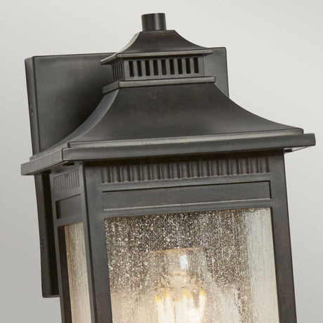 Quoizel Outdoor Wall Light from the Livingston range. Livingston 1 Light Small Wall Lantern Product Code = QZ-LIVINGSTON2-S